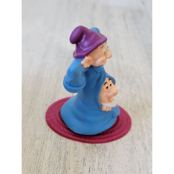 McDonald's 1992 Seven Dwarfs snow white coat toy figure - Picture 3 of 5